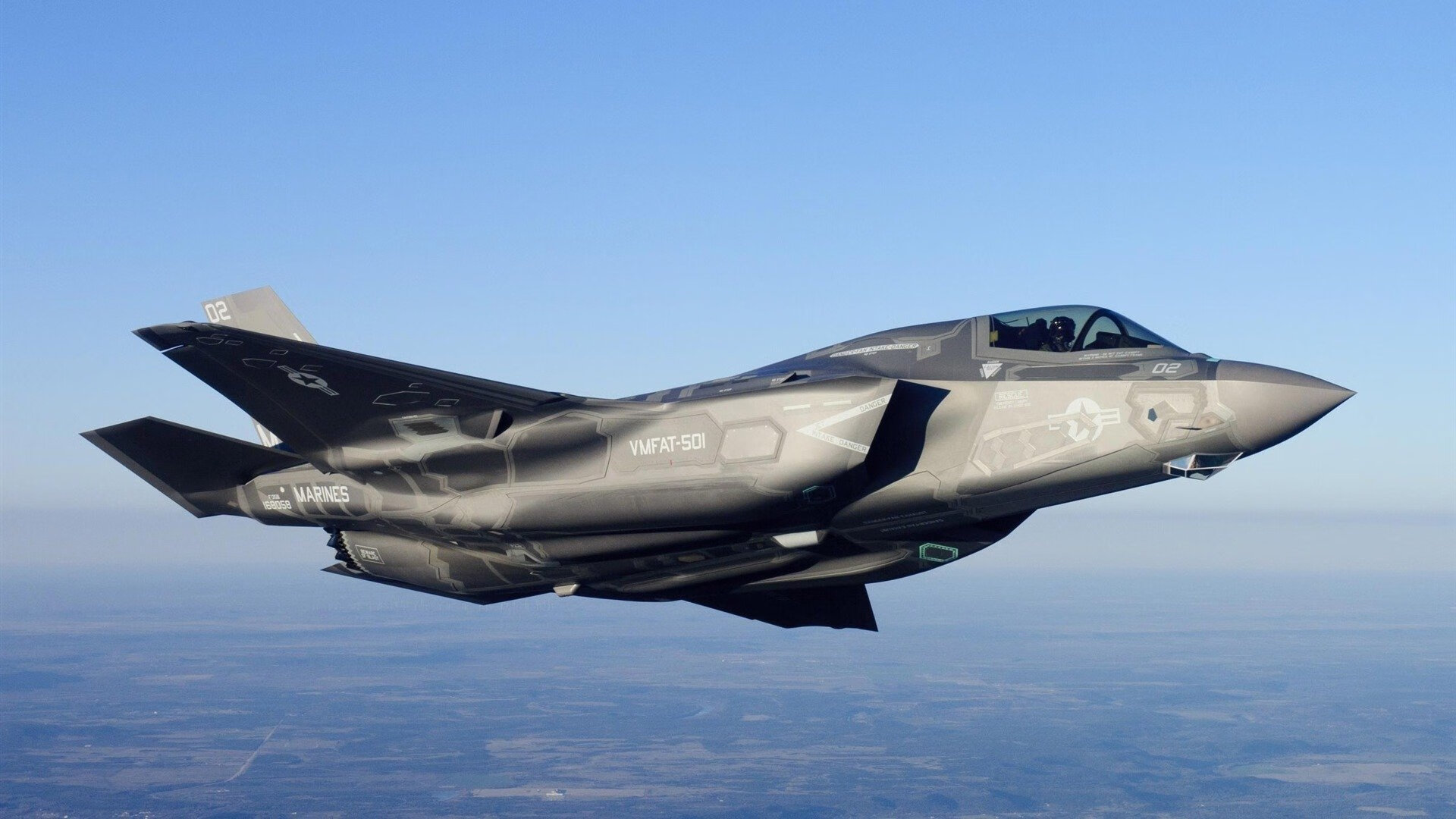 大连英博主场气氛火爆,球迷热情高涨,大连英雄室内足球场